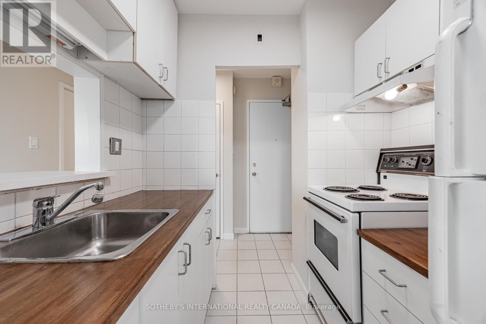 601 - 78 Warren Road, Toronto, Ontario  M4V 2R6 - Photo 4 - C12116349