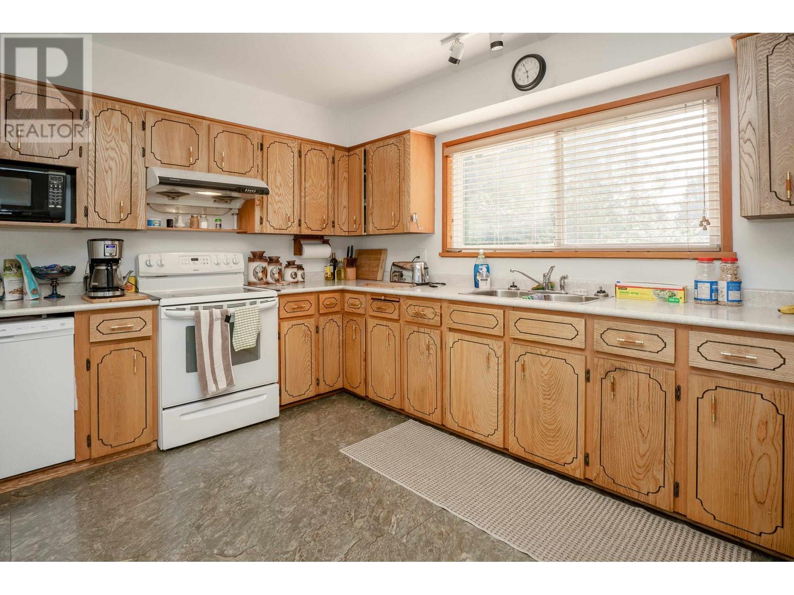 Property at 13156 EDGE STREET image 4