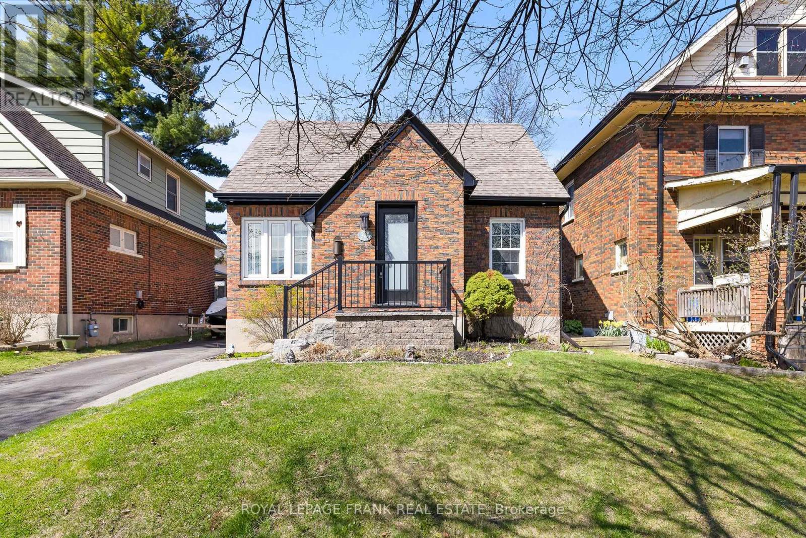 308 LESLIE STREET, oshawa (o'neill), Ontario