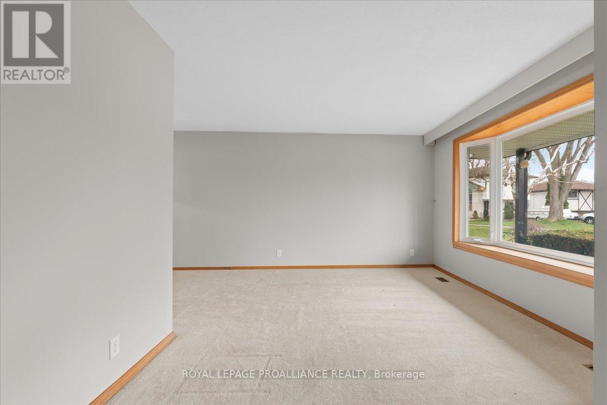 Property at 15 GLENARDEN CRESCENT image 4