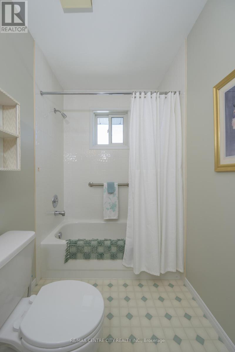 22 Kingsbridge Street, London East (East I), Ontario  N5V 4S9 - Photo 25 - X12116557