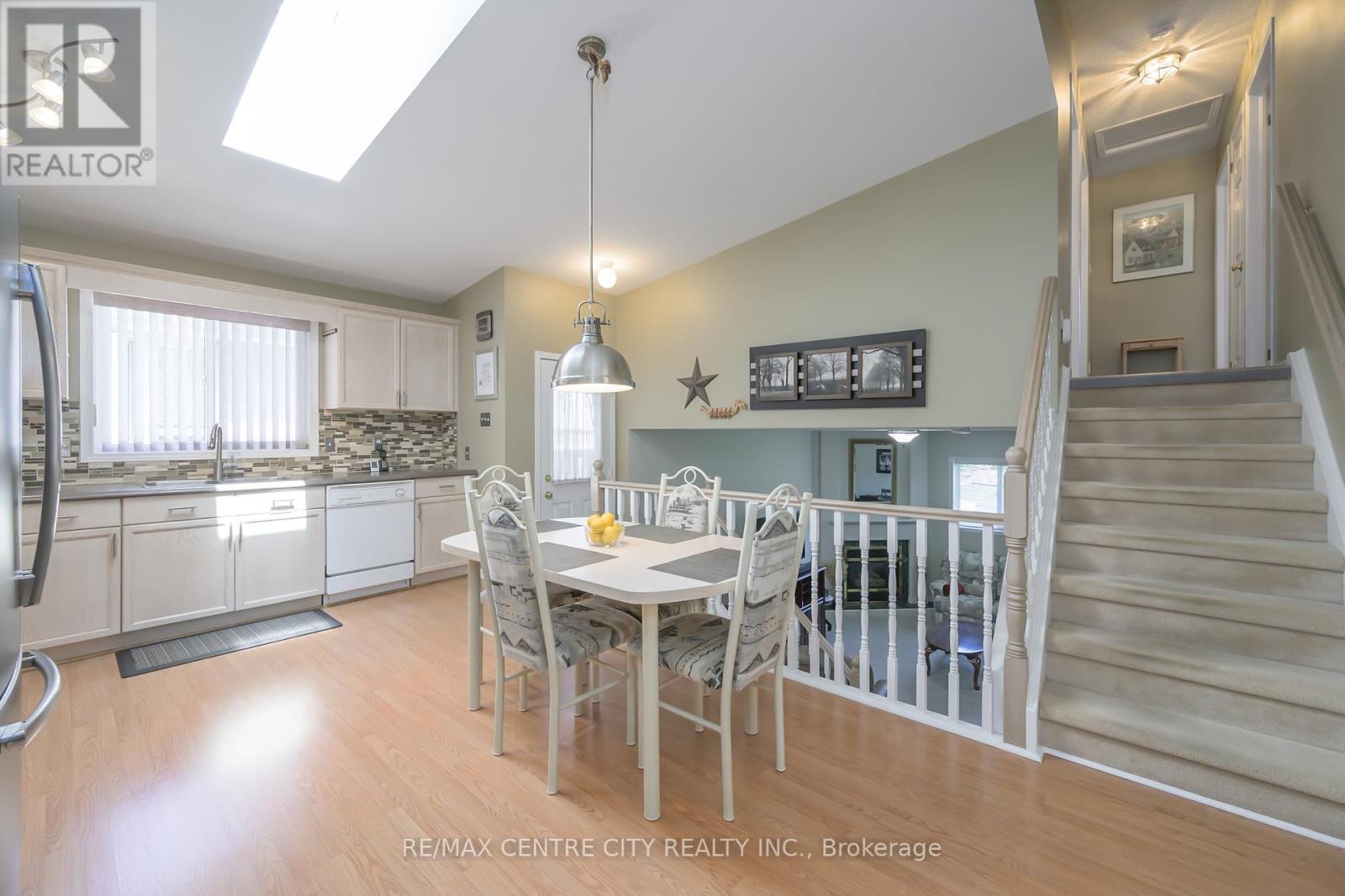 22 Kingsbridge Street, London East (East I), Ontario  N5V 4S9 - Photo 5 - X12116557