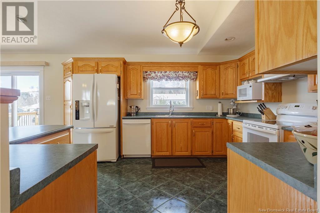 19 Granada Avenue, Fredericton, New Brunswick  E3A 5T5 - Photo 5 - NB114168
