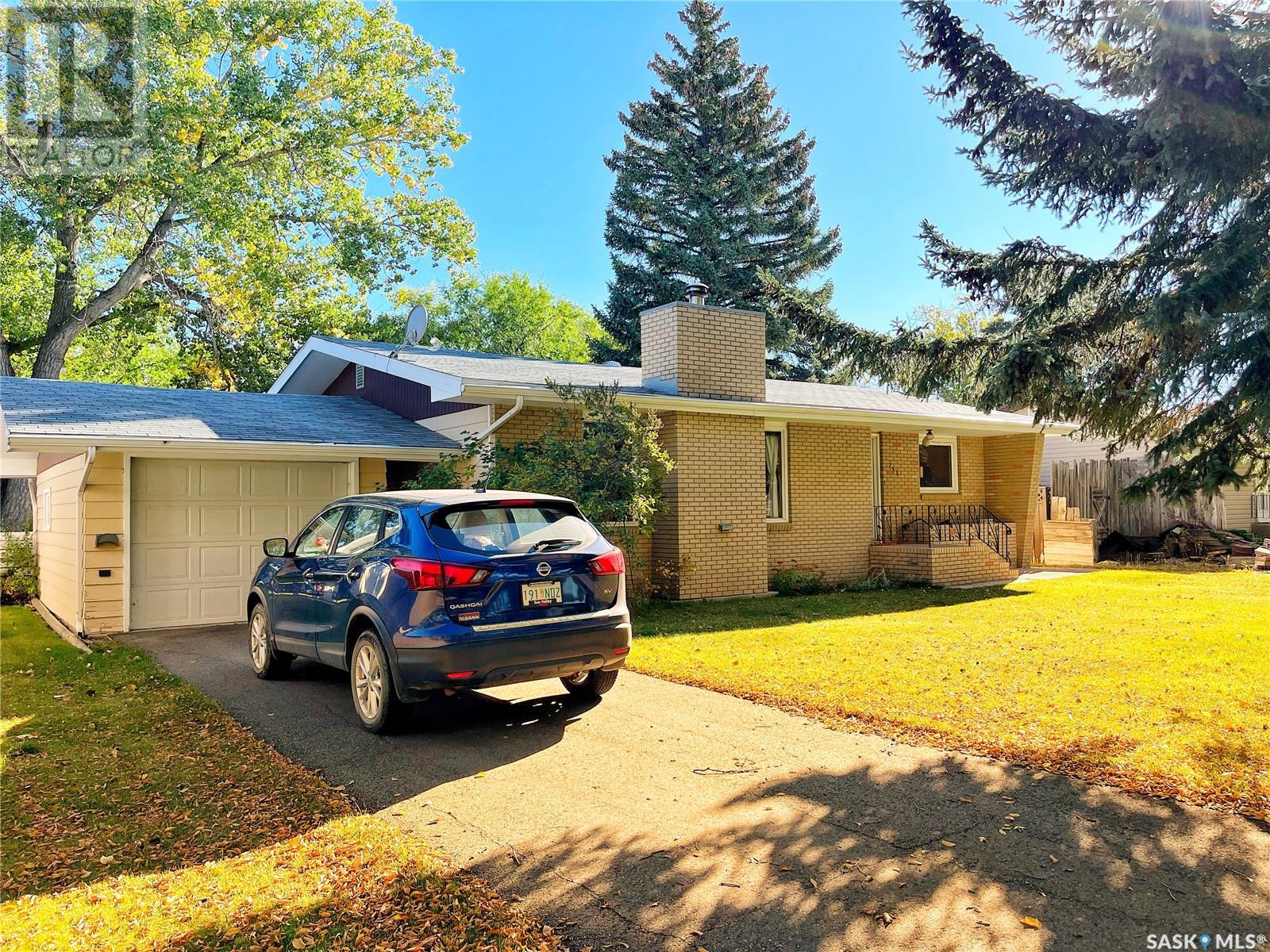 Property at 792 3rd STREET E image 3