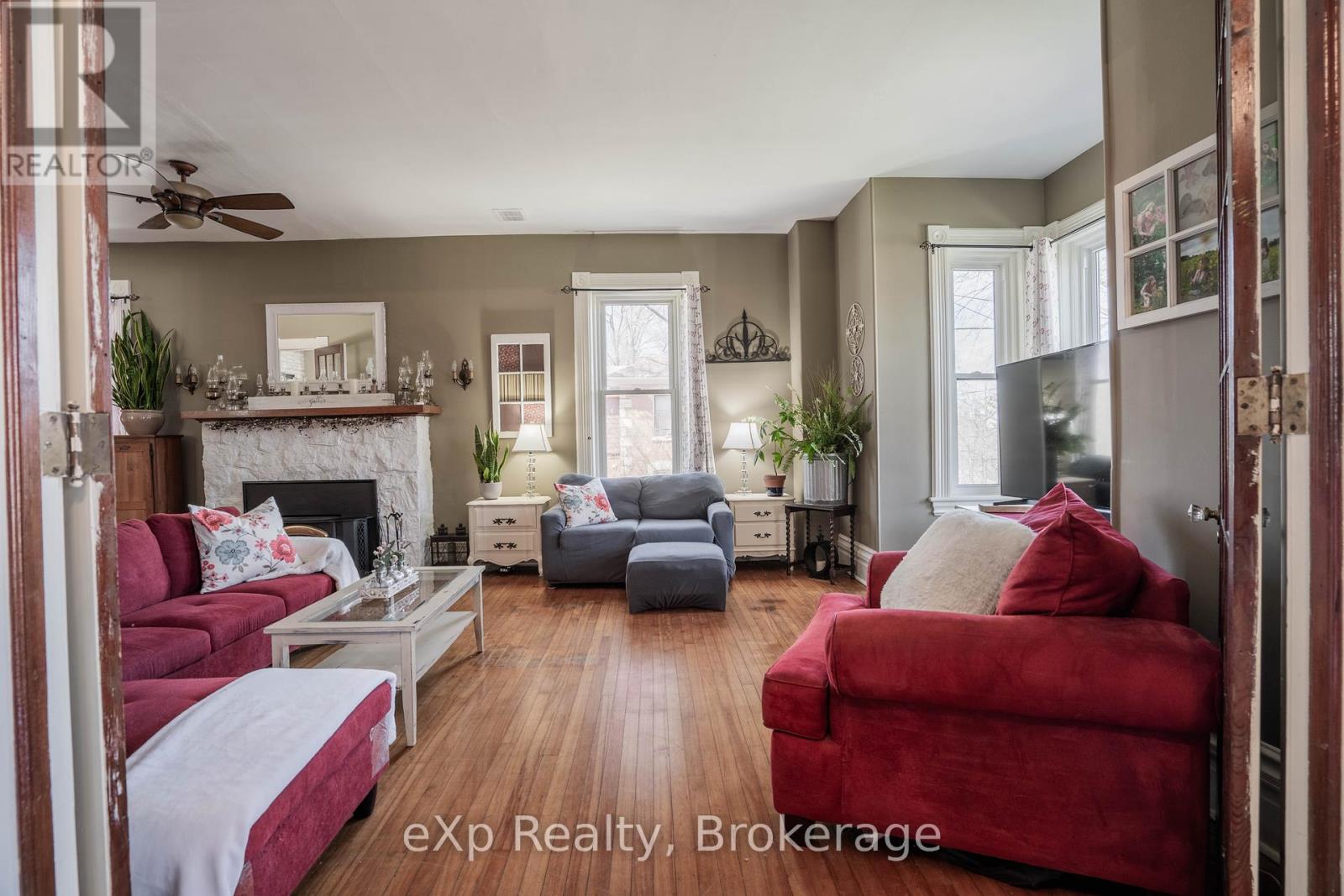 352 Berford Street, South Bruce Peninsula, Ontario  N0H 2T0 - Photo 5 - X12116022