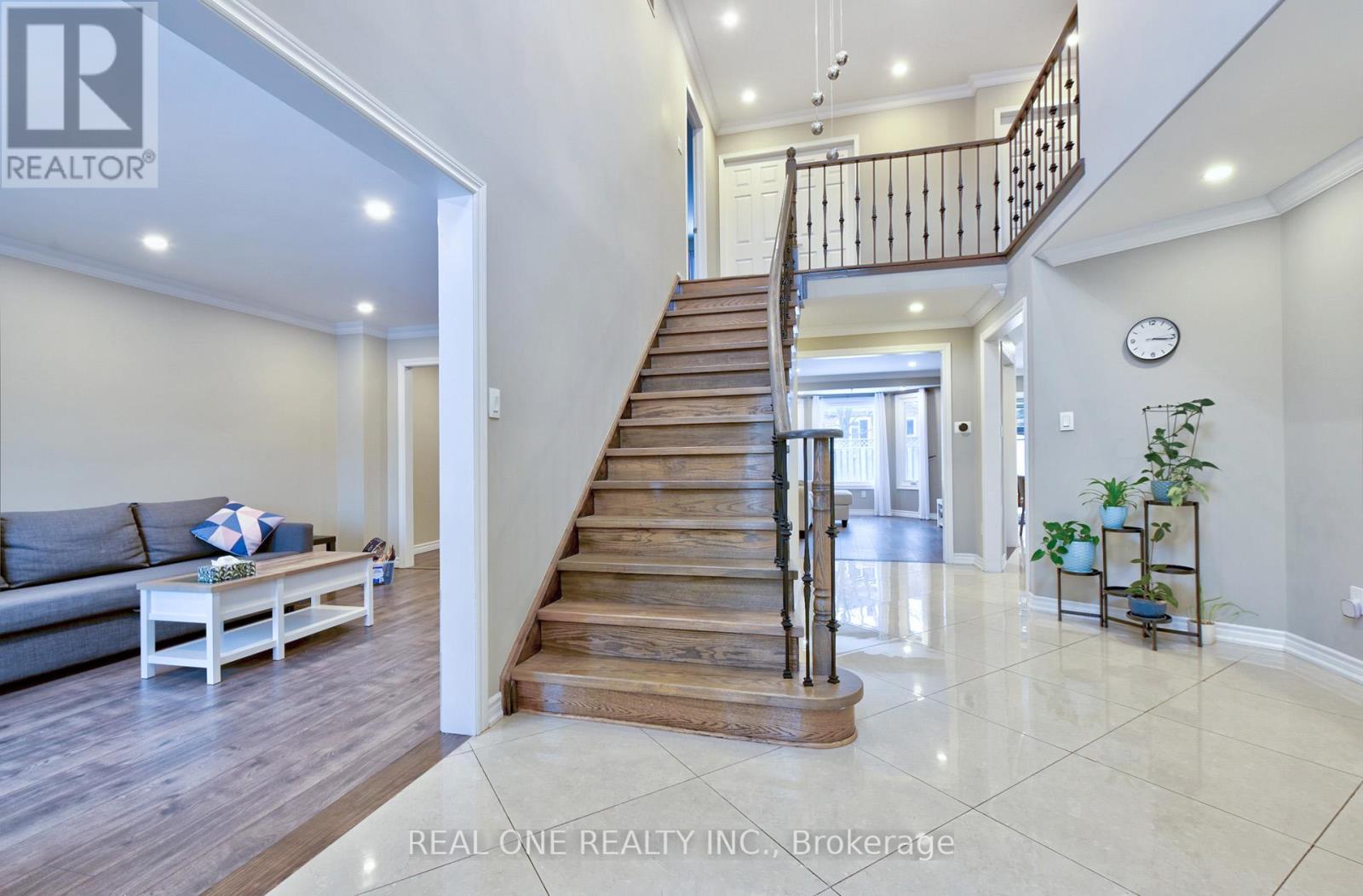 Property at 90 MORRISON CRESCENT image 3