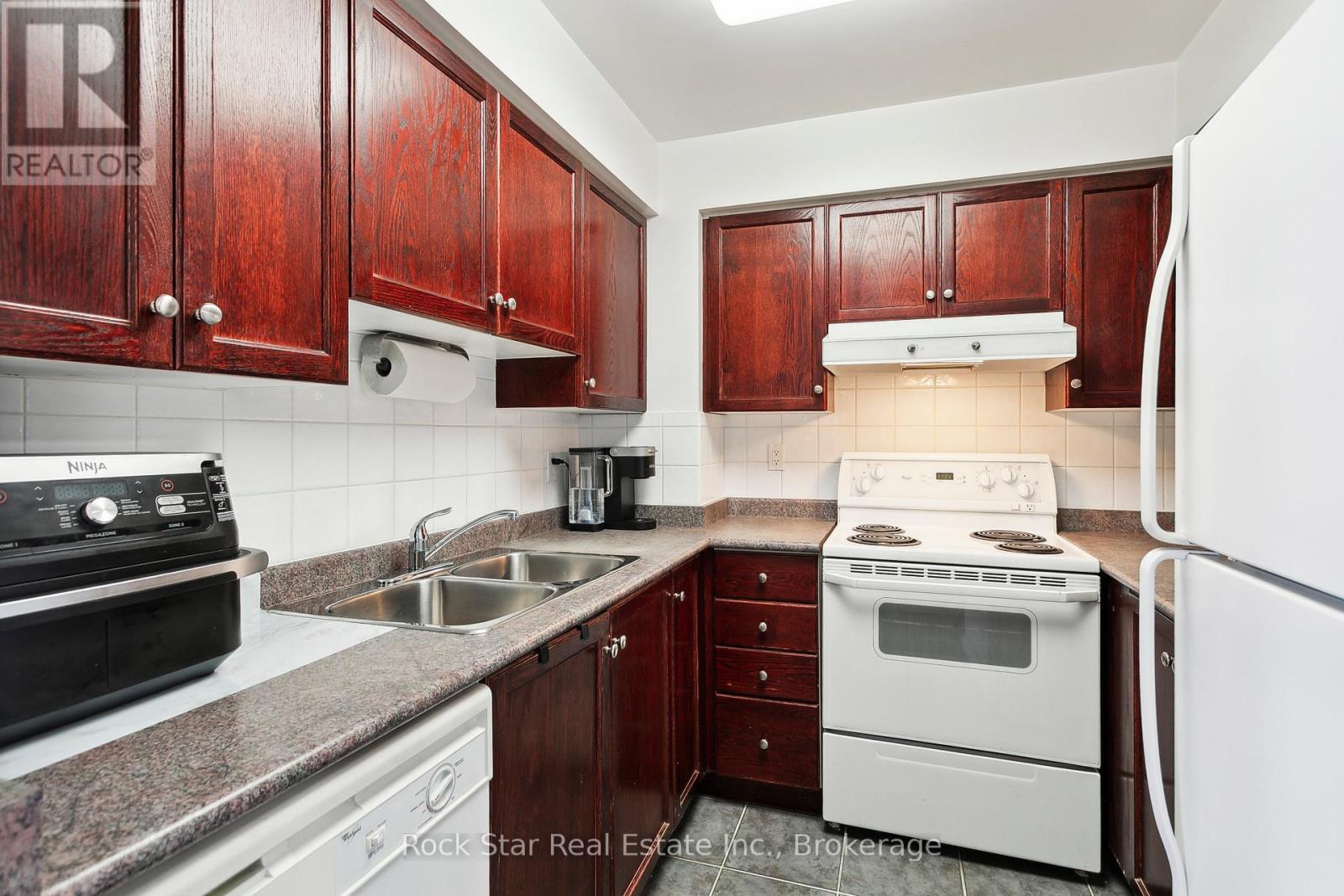 408 - 35 Kingsbridge Garden Circle, Mississauga, Ontario  L5R 3Z5 - Photo 15 - W12116664