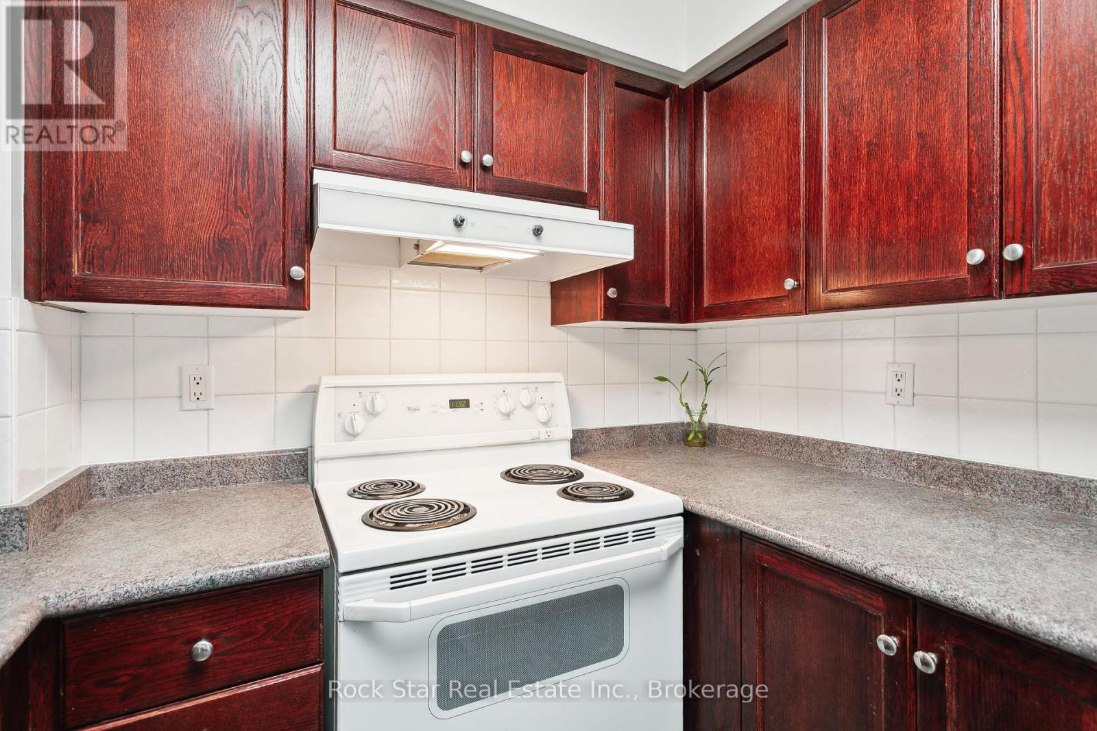 408 - 35 Kingsbridge Garden Circle, Mississauga, Ontario  L5R 3Z5 - Photo 17 - W12116664
