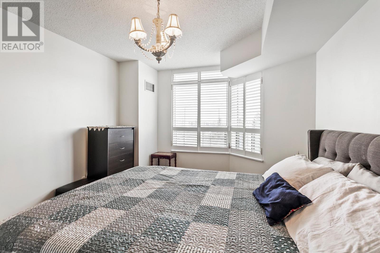 408 - 35 Kingsbridge Garden Circle, Mississauga, Ontario  L5R 3Z5 - Photo 19 - W12116664