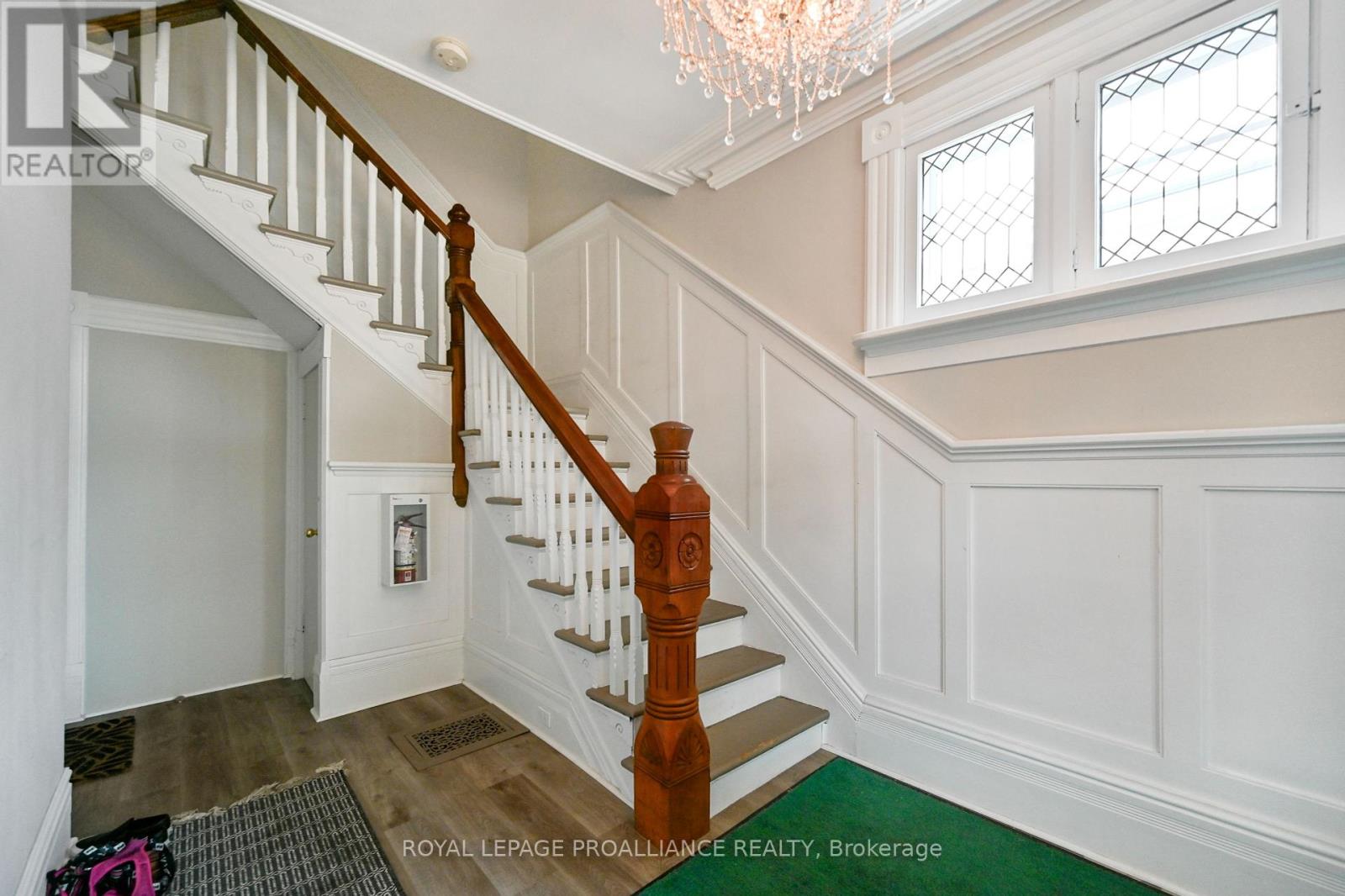 Property at 35 BETHUNE STREET image 4