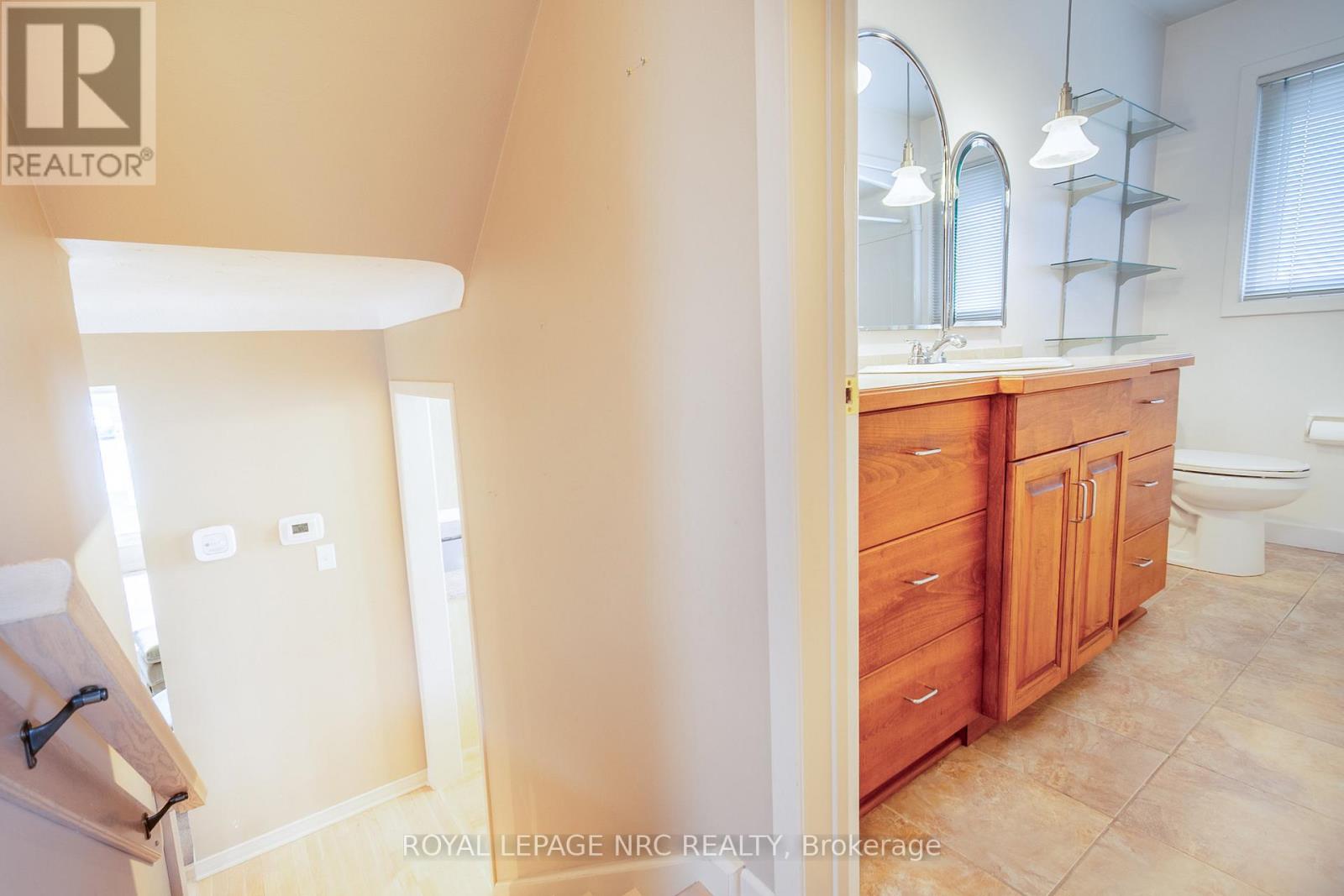 57 Royal York Road, St. Catharines, Ontario  L2N 2N7 - Photo 15 - X12116440