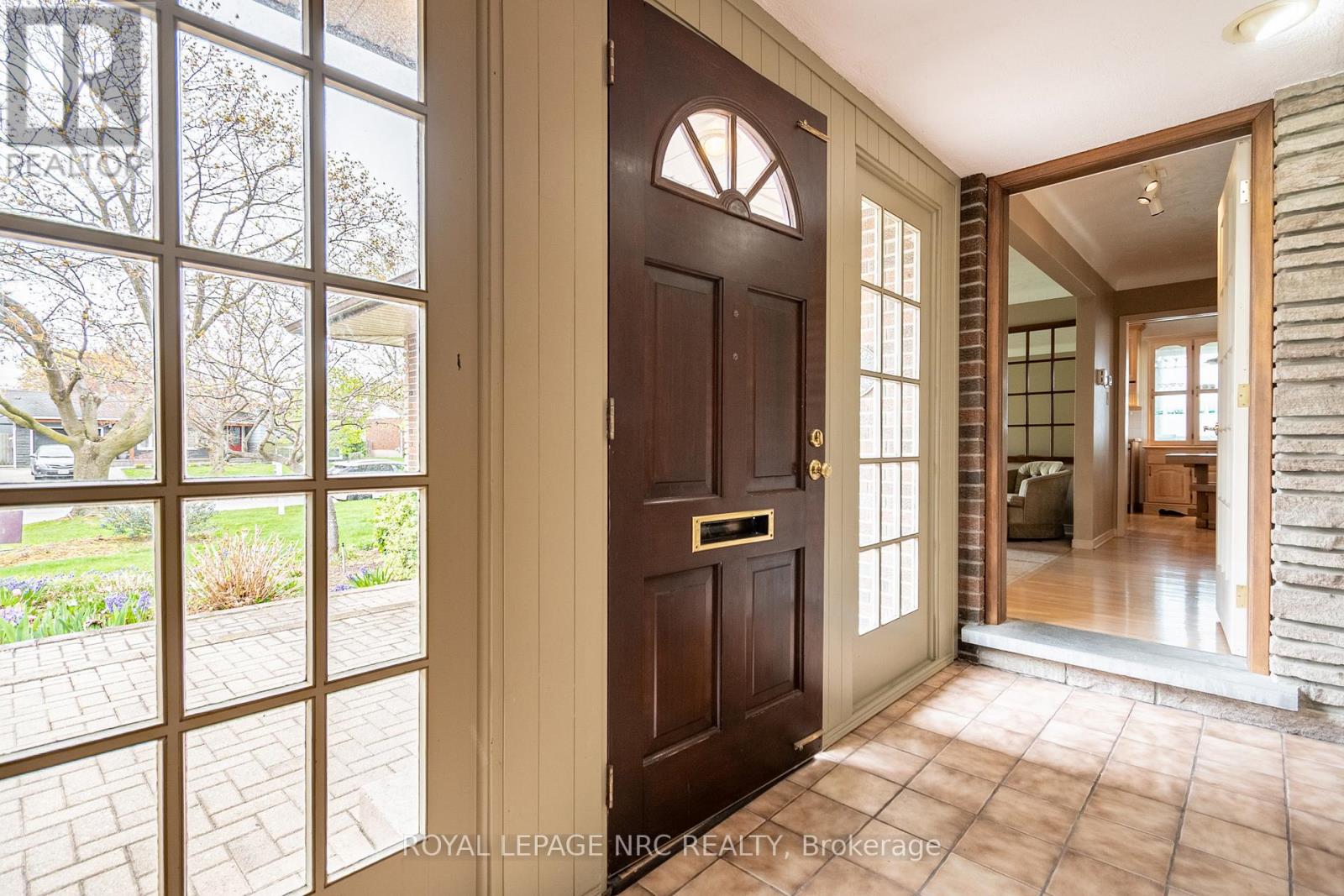 57 Royal York Road, St. Catharines, Ontario  L2N 2N7 - Photo 3 - X12116440