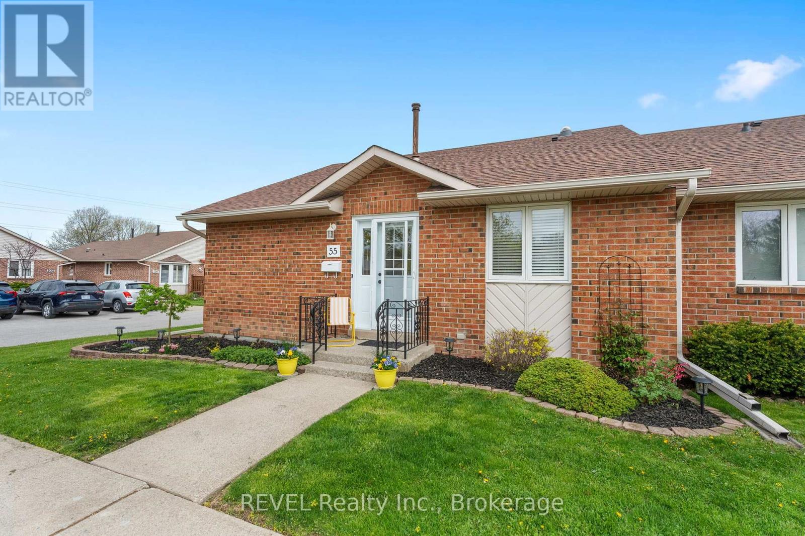 55 - 122 Bunting Road, St. Catharines (E. Chester), Ontario  L2P 3X7 - Photo 3 - X12116603