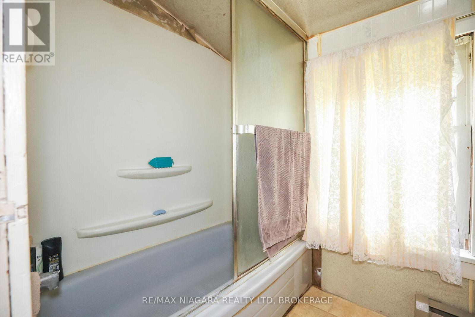 235 Burleigh Road N, Fort Erie (Ridgeway), Ontario  L0S 1N0 - Photo 17 - X12116625