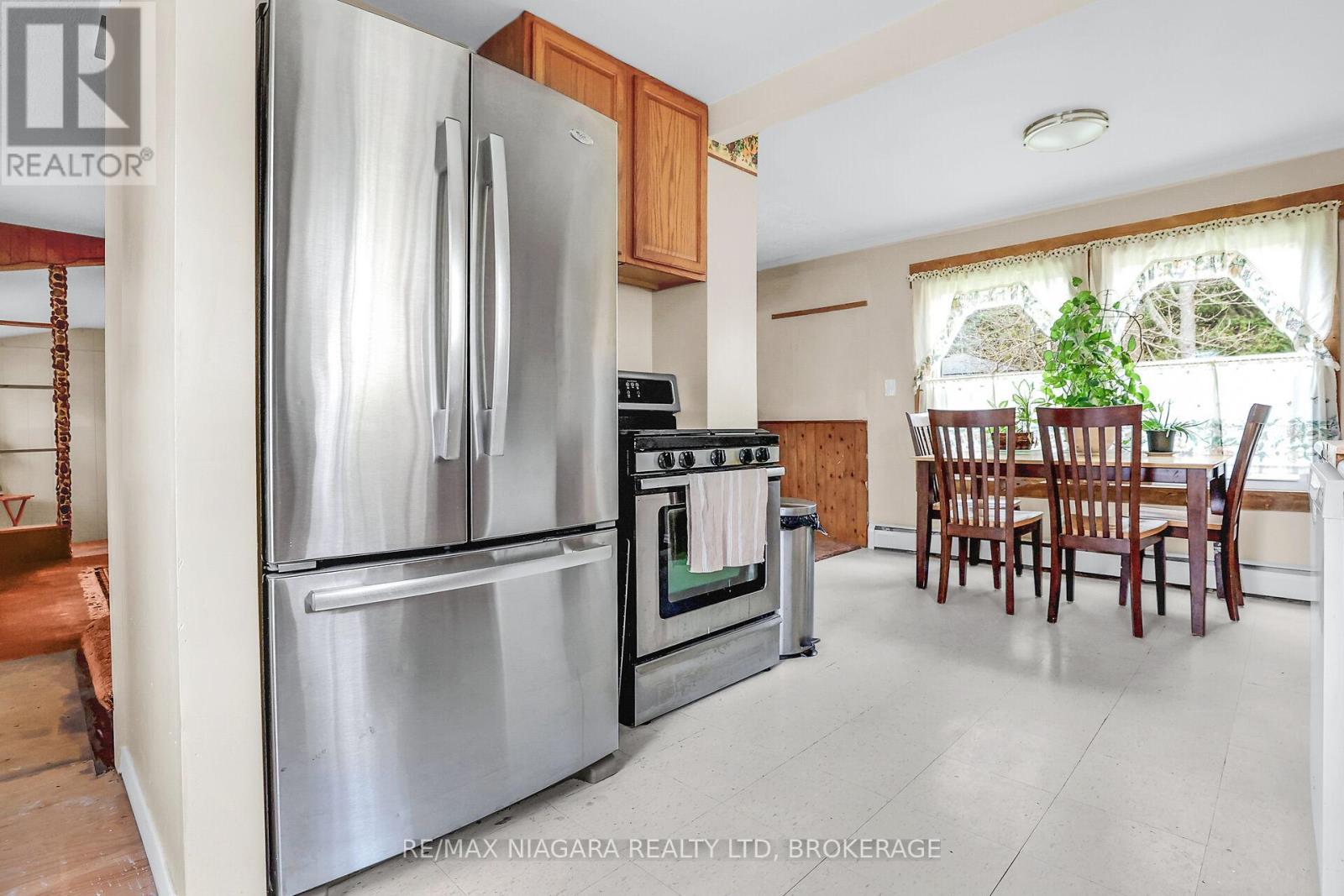 235 Burleigh Road N, Fort Erie (Ridgeway), Ontario  L0S 1N0 - Photo 2 - X12116625