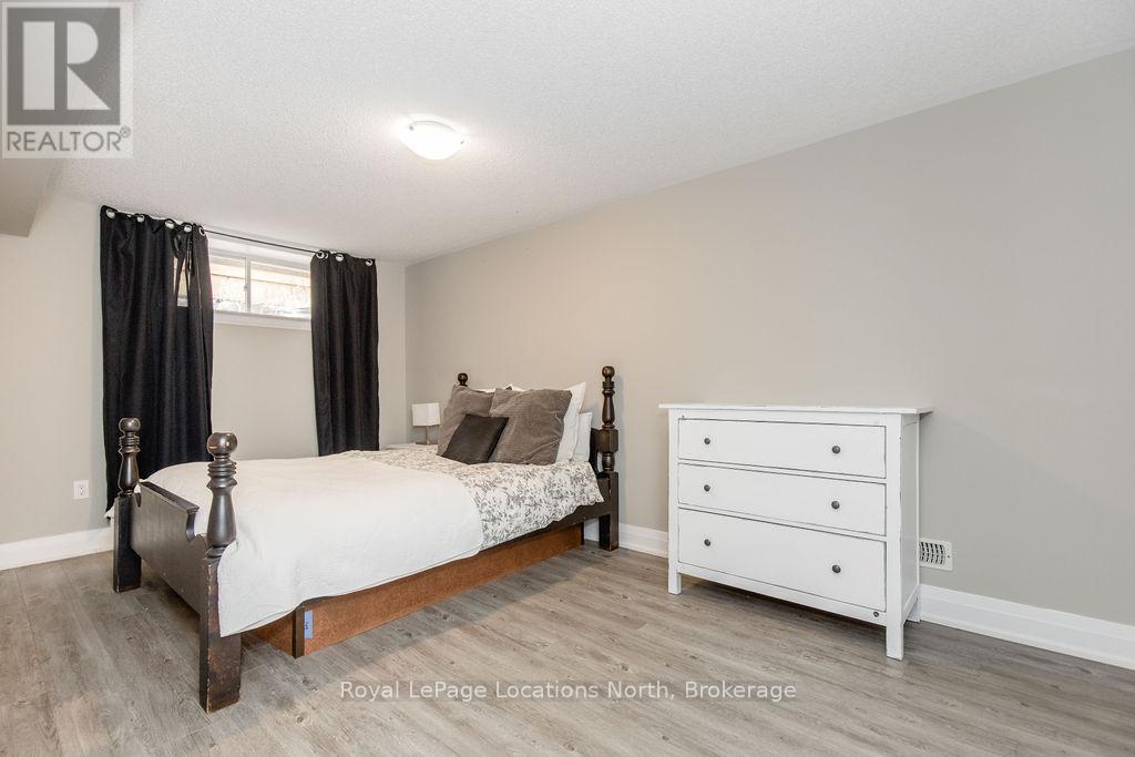 21 Berkshire Avenue, Wasaga Beach, Ontario  L9Z 0G3 - Photo 31 - S12116673