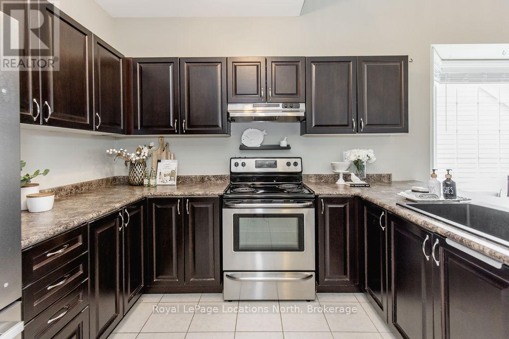 21 Berkshire Avenue, Wasaga Beach, Ontario  L9Z 0G3 - Photo 8 - S12116673