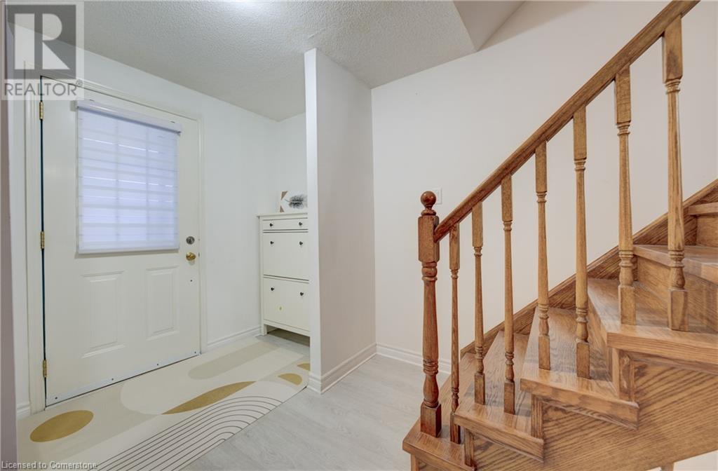 Property at 454 TIMBERCROFT Crescent image 4