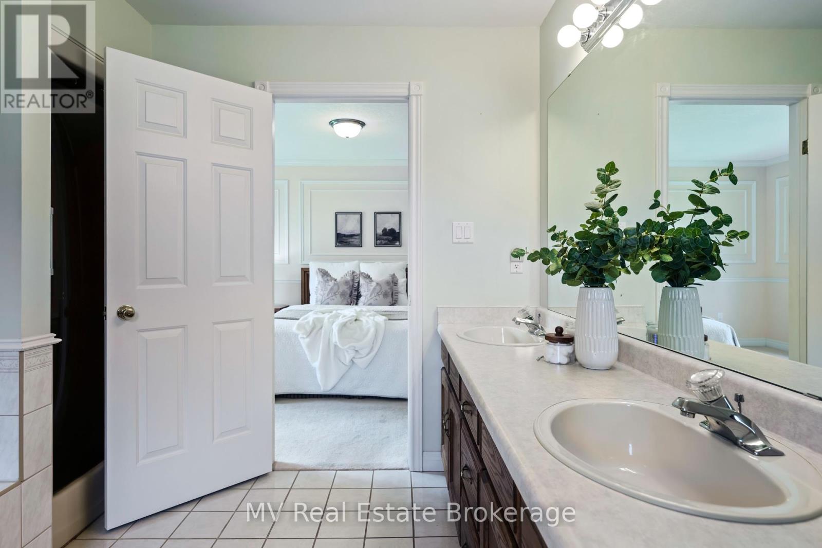 5 Amalia Crescent, Centre Wellington, Ontario  N0B 1J0 - Photo 37 - X12116467