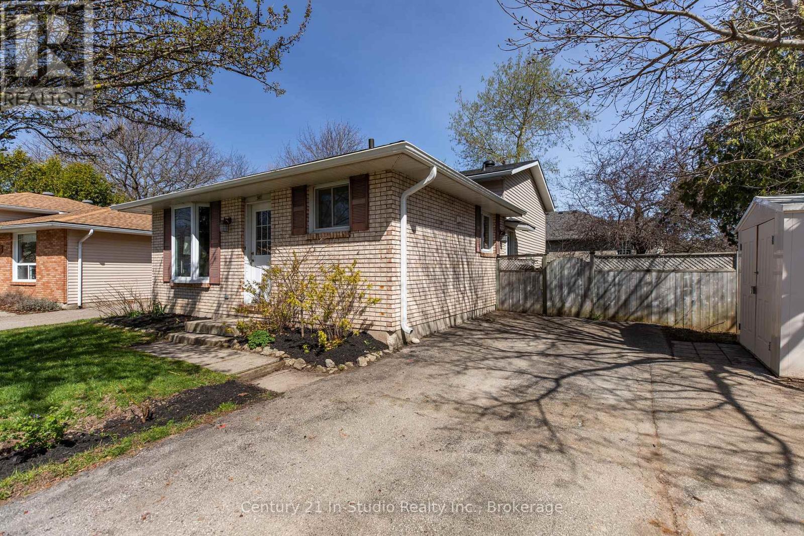 587 Scott Street, Kincardine, Ontario  N2Z 1V2 - Photo 2 - X12116488