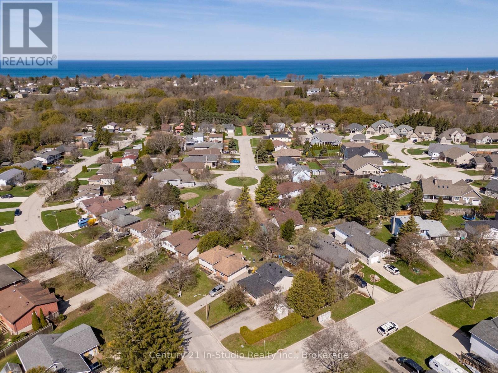 587 Scott Street, Kincardine, Ontario  N2Z 1V2 - Photo 21 - X12116488