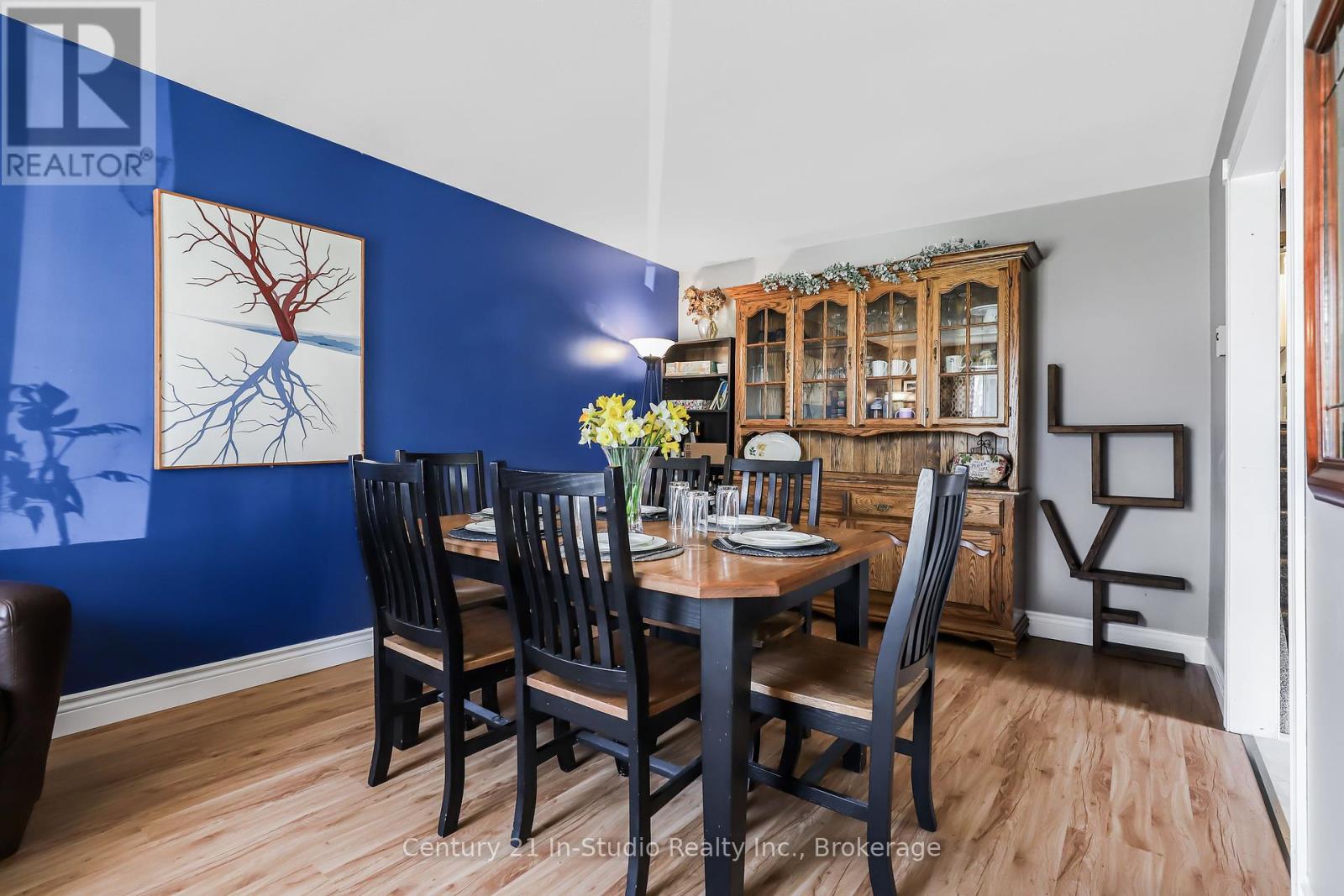 587 Scott Street, Kincardine, Ontario  N2Z 1V2 - Photo 4 - X12116488
