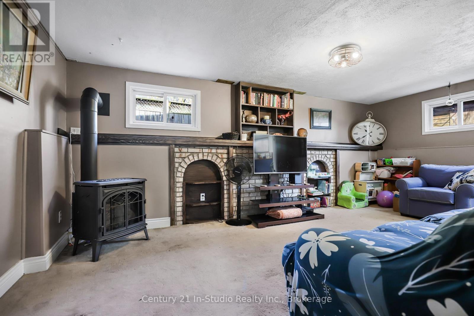 587 Scott Street, Kincardine, Ontario  N2Z 1V2 - Photo 8 - X12116488