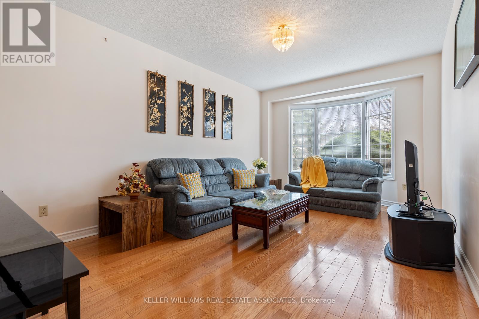 3695 Ketchum Court, Mississauga, Ontario  L5L 4S5 - Photo 3 - W12116365