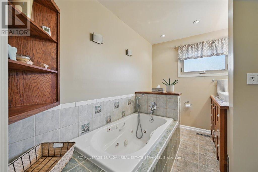 2234 Ghent Avenue, Burlington (Brant), Ontario  L7R 1Y7 - Photo 26 - W12116397