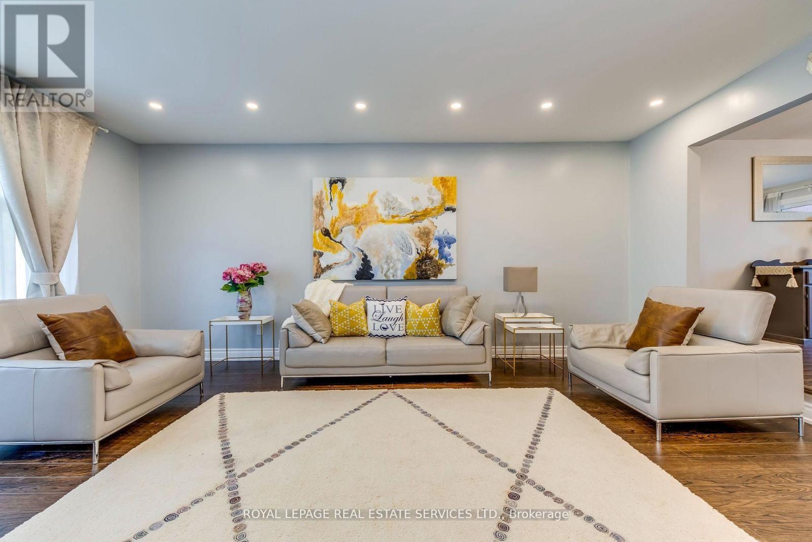 Property at 335 QUEEN STREET S image 5