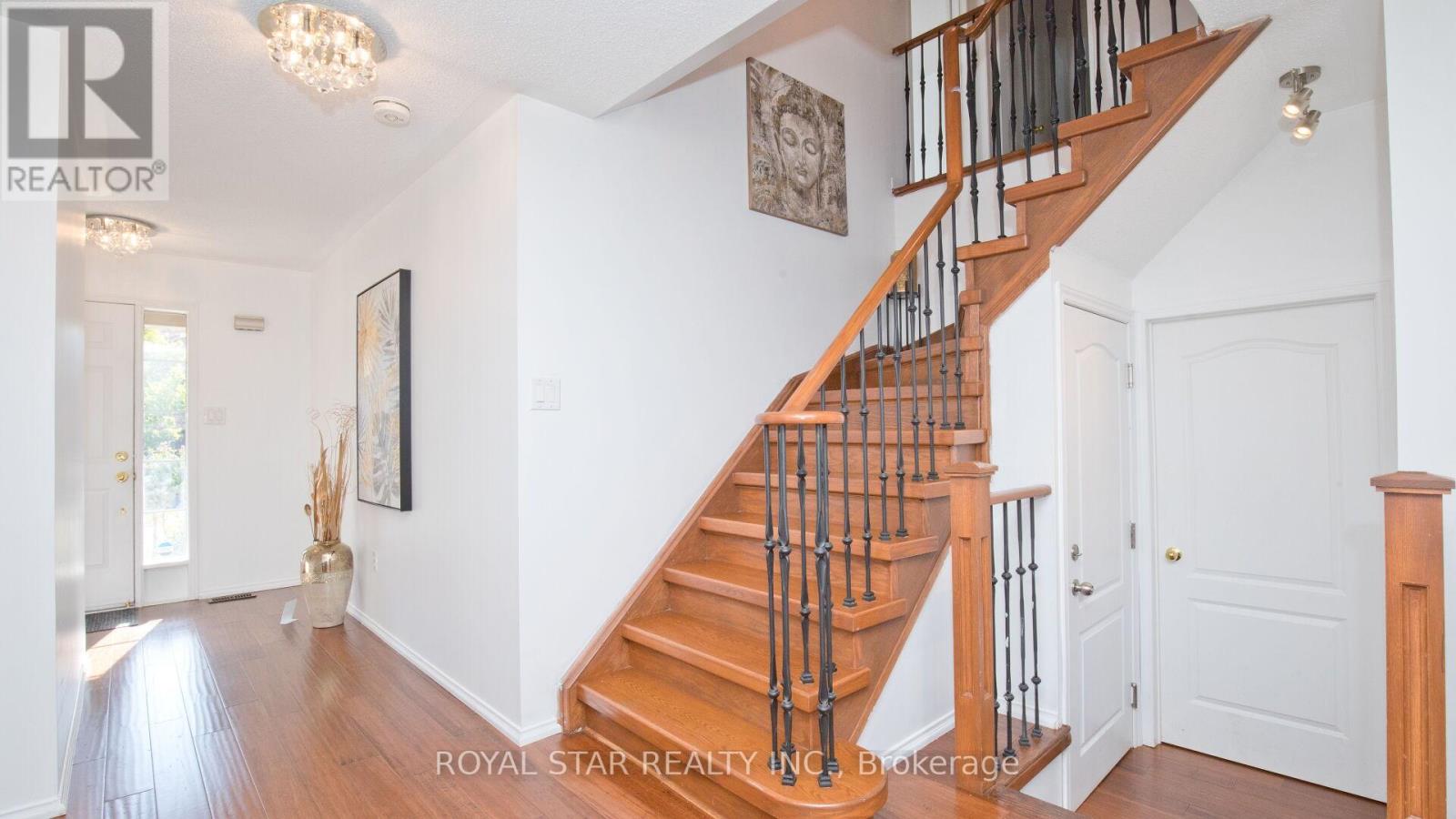 13 Waterdale Road, Brampton (Fletcher's Meadow), Ontario  L7A 1S7 - Photo 16 - W12116428