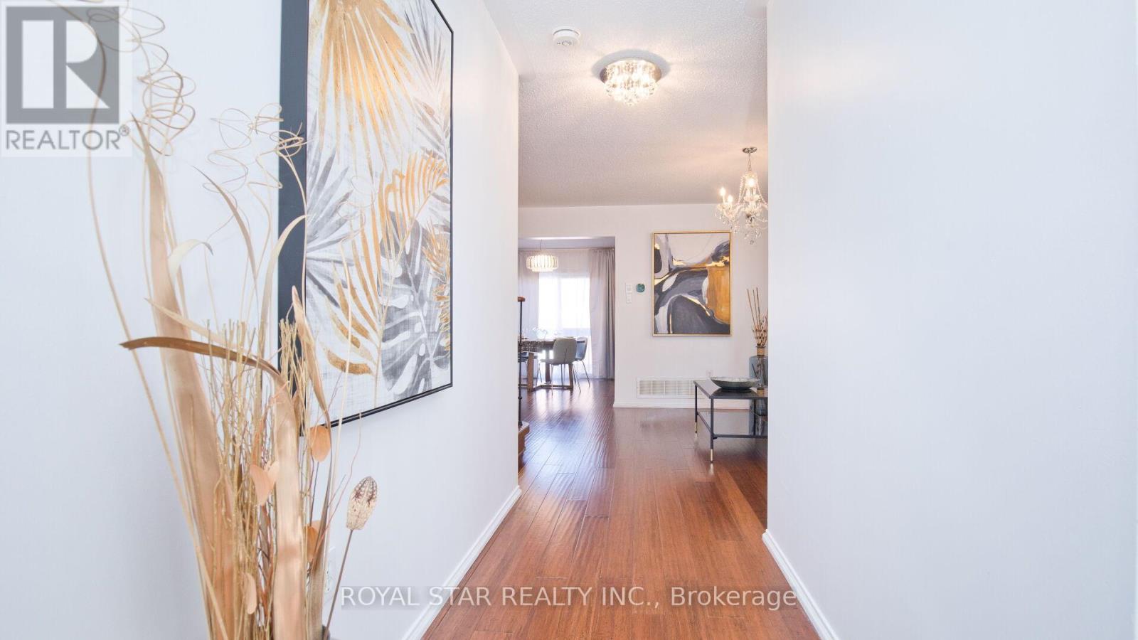 13 Waterdale Road, Brampton (Fletcher's Meadow), Ontario  L7A 1S7 - Photo 4 - W12116428
