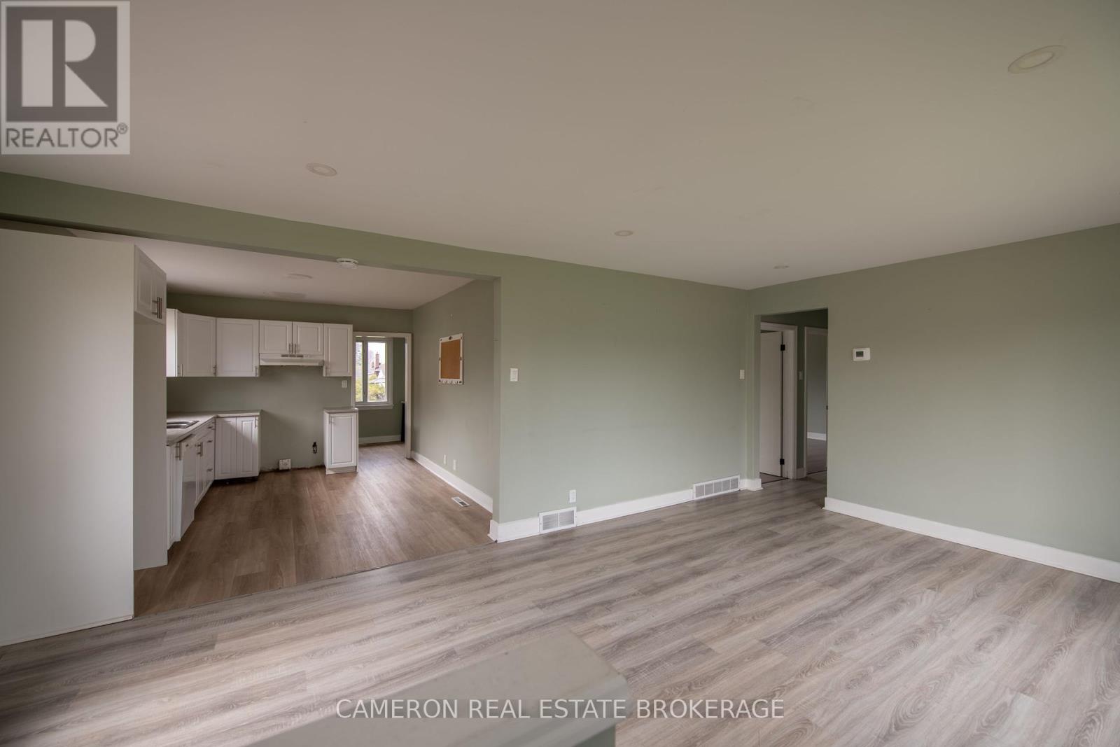 208 Susan Avenue, Cornwall, Ontario  K6J 2C5 - Photo 5 - X12116543