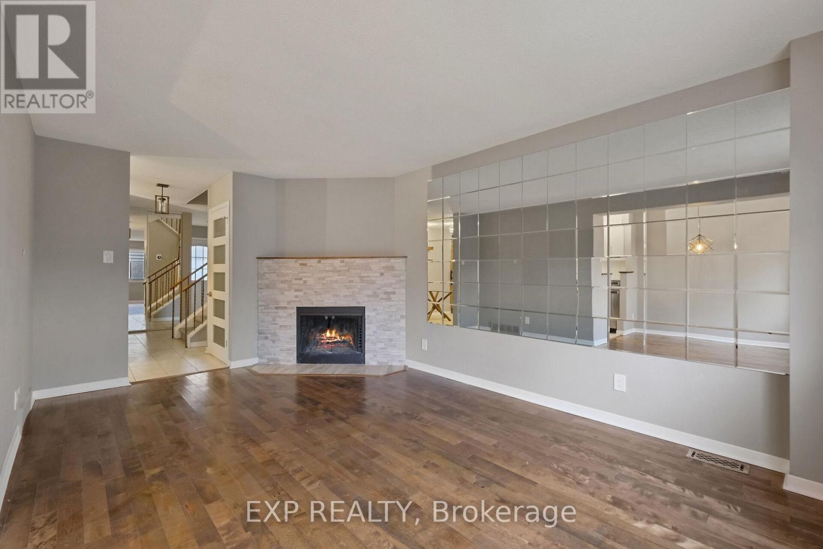 2133 Orient Park Drive, Ottawa, Ontario  K1B 4W1 - Photo 3 - X12116525