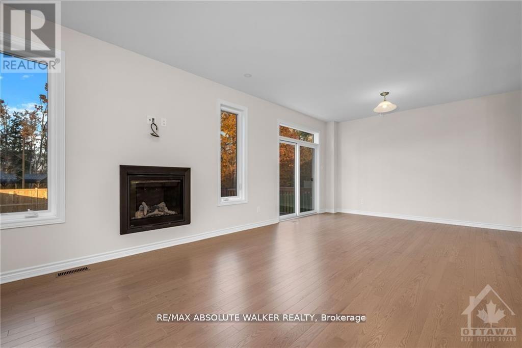 702 Du Rivage Street, Clarence-Rockland, Ontario  K4K 0K1 - Photo 11 - X12116533