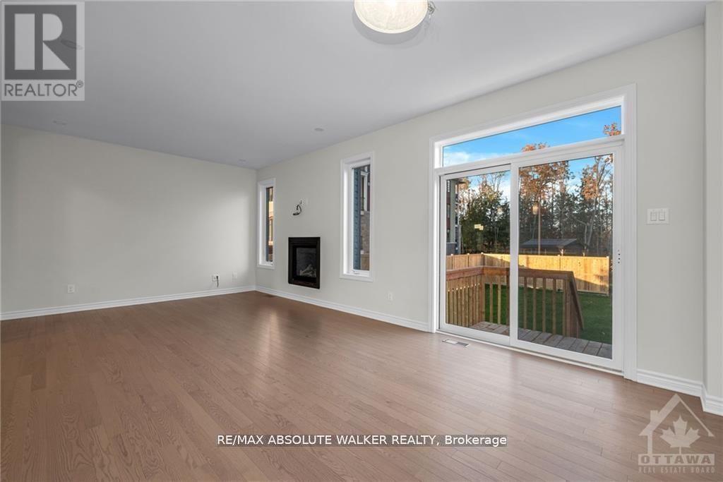 702 Du Rivage Street, Clarence-Rockland, Ontario  K4K 0K1 - Photo 9 - X12116533