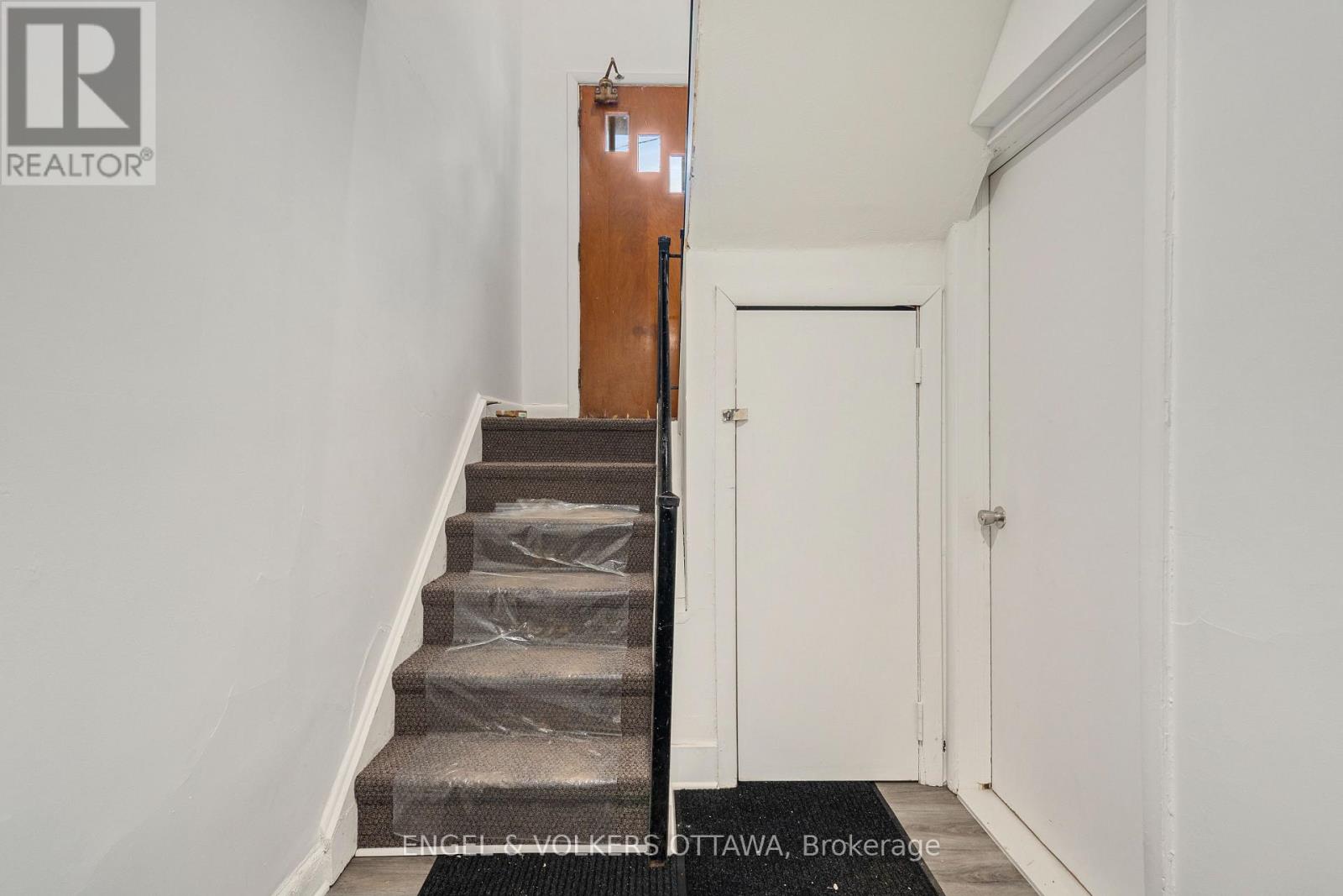 267 Michel Circle, Ottawa, Ontario  K1L 7P4 - Photo 23 - X12116548