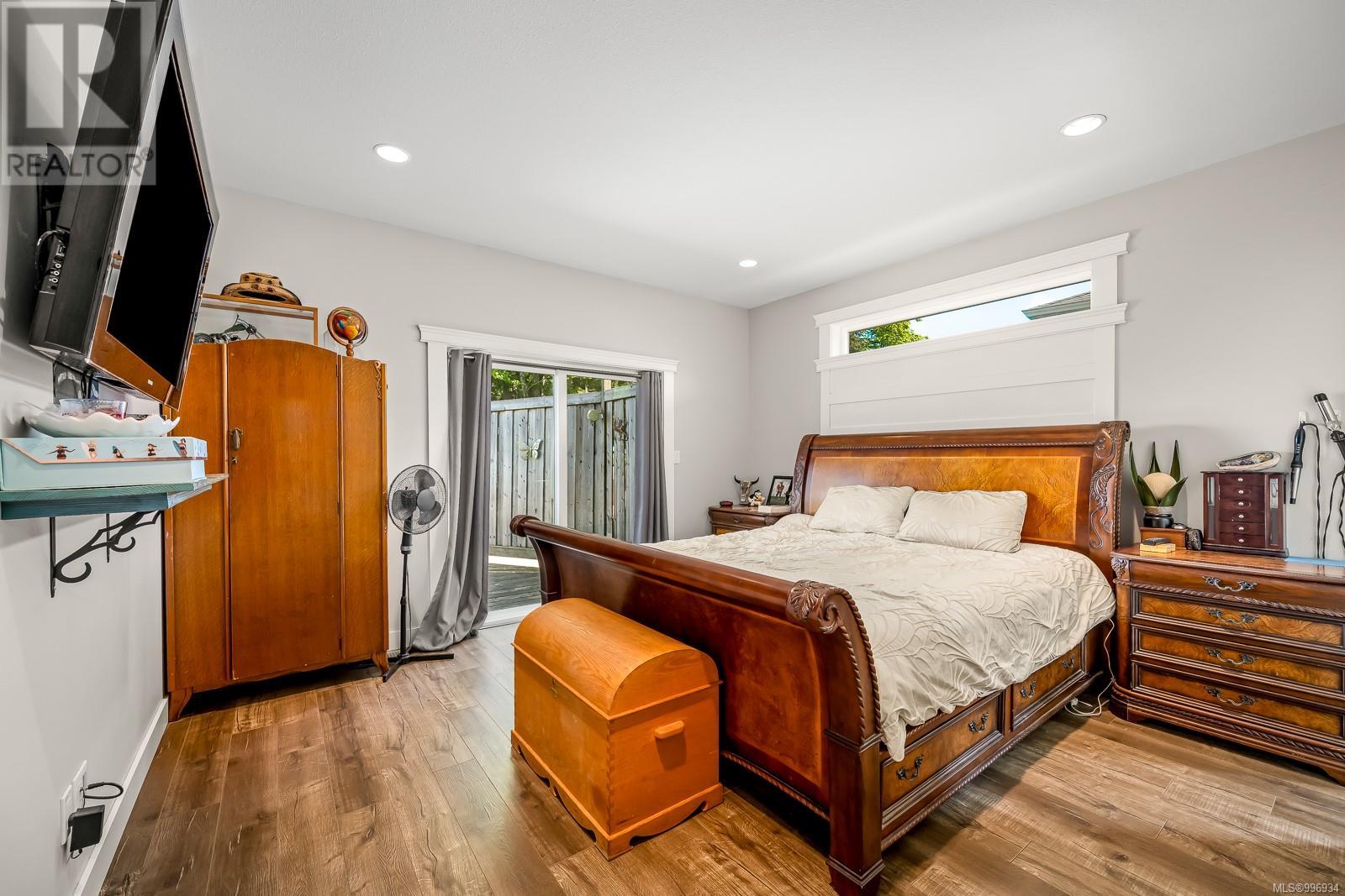 Property at 685 Park Forest Dr image 5
