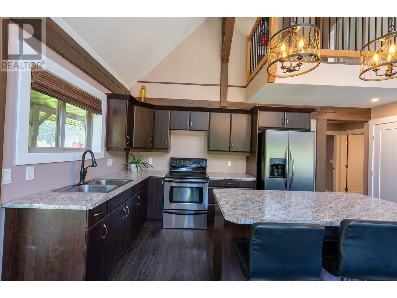 2111 Dunn Road, Christina Lake, British Columbia  V0H 1E2 - Photo 9 - 10330972