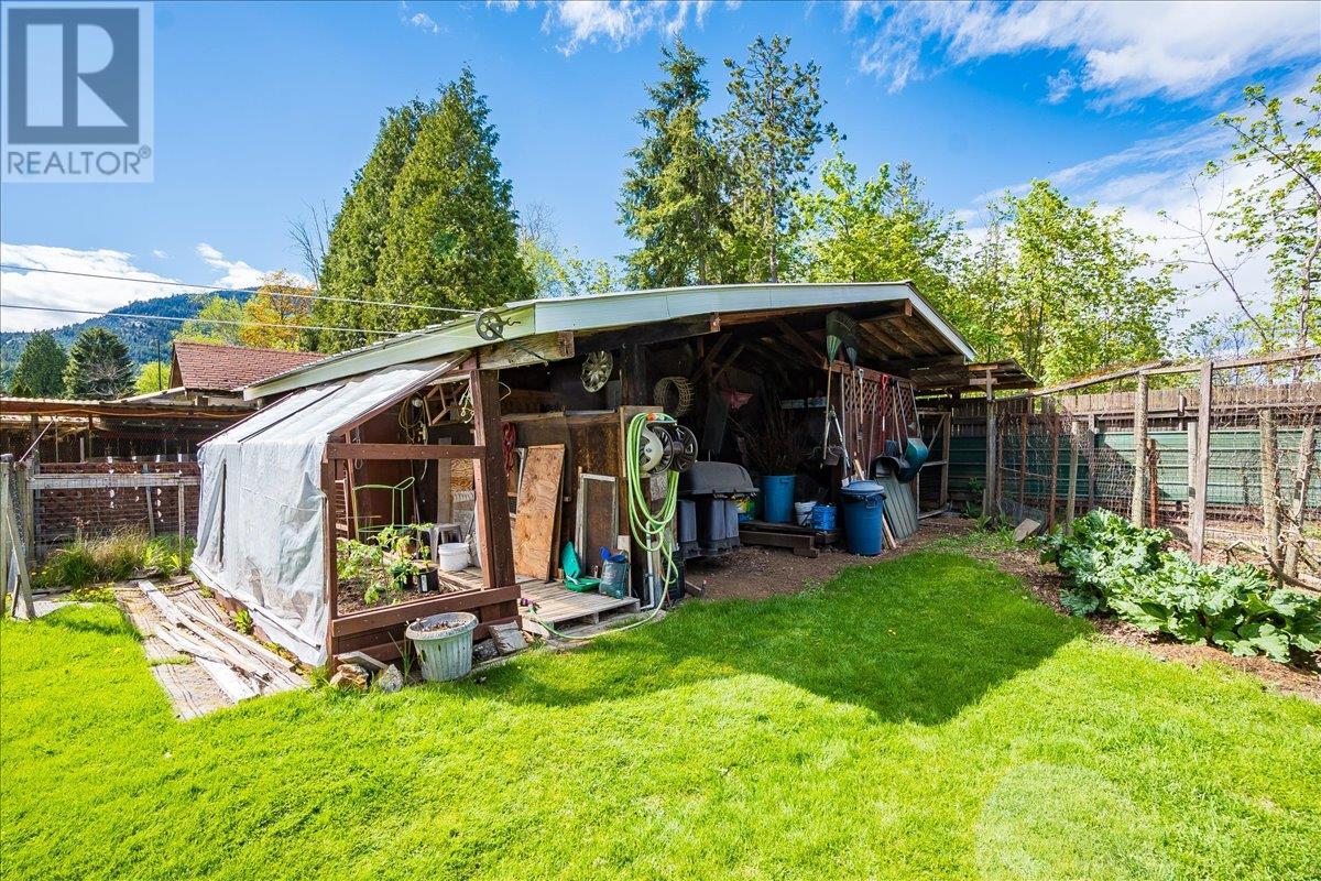 523 105th Street, Castlegar, British Columbia  V1N 3G7 - Photo 19 - 10344255