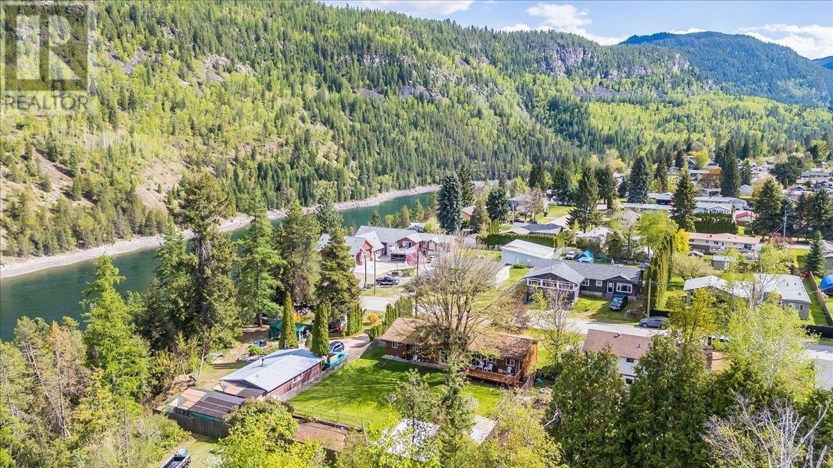 523 105th Street, Castlegar, British Columbia  V1N 3G7 - Photo 59 - 10344255