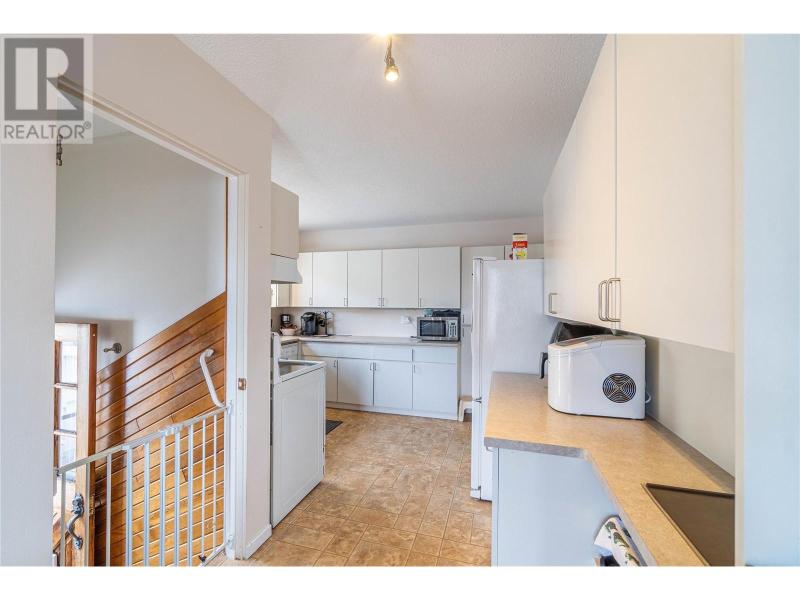3241 Glendon Drive, Kamloops, British Columbia  V2B 7J9 - Photo 24 - 10345514