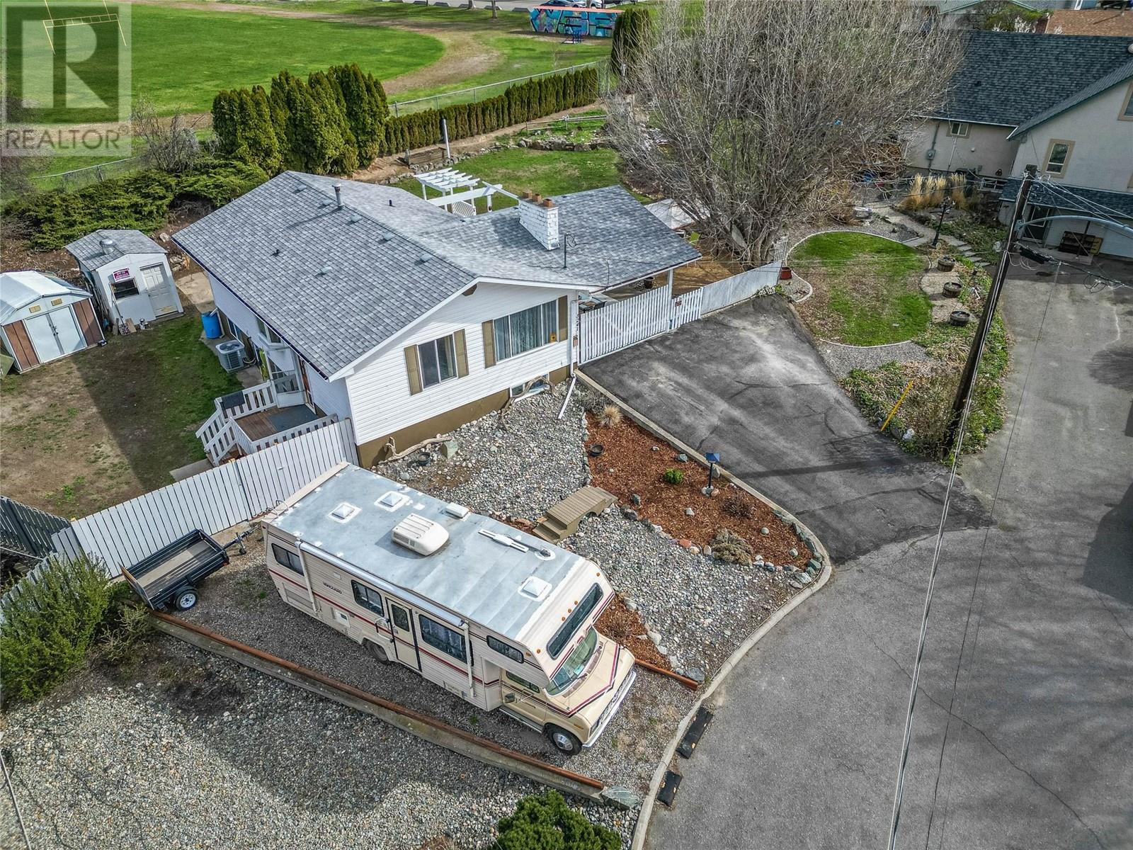 Property at 3241 Glendon Drive image 4