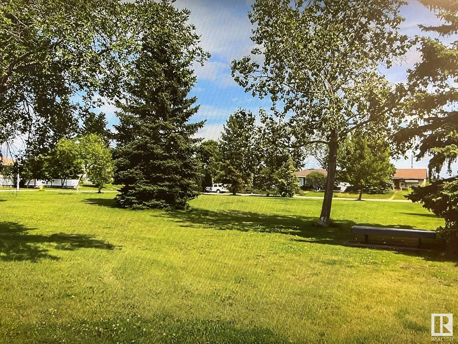 Property at 12904 95 ST NW image 3