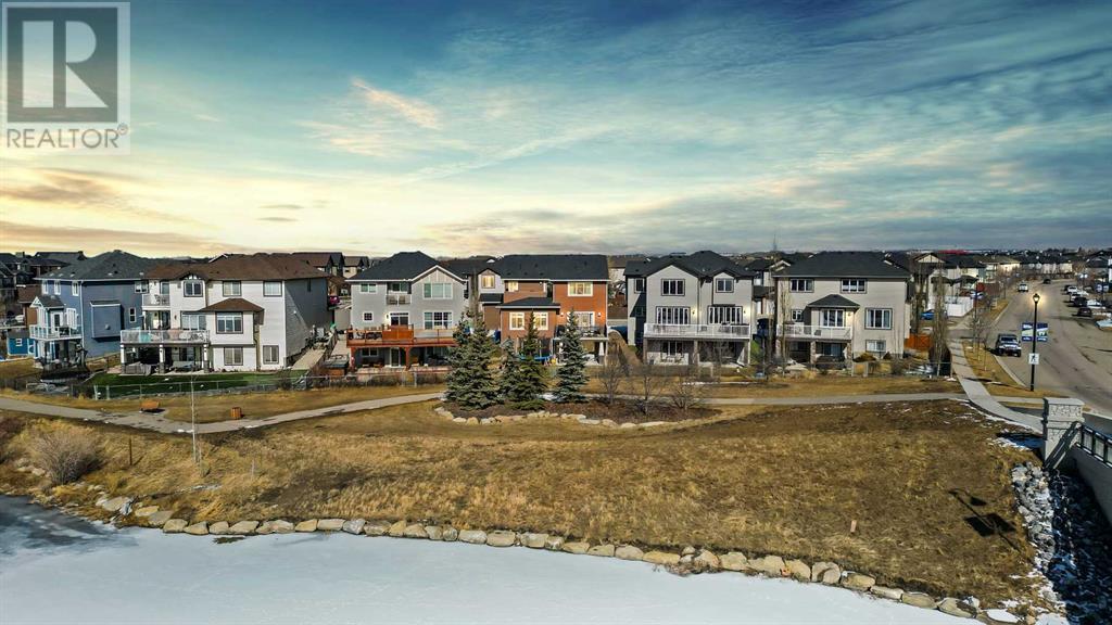 Property at 913 Canoe Green SW image 3