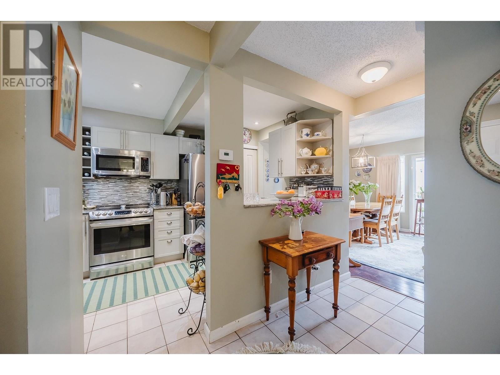 3 561 Shaw Avenue, Coquitlam, British Columbia  V3K 2R2 - Photo 2 - R2996415