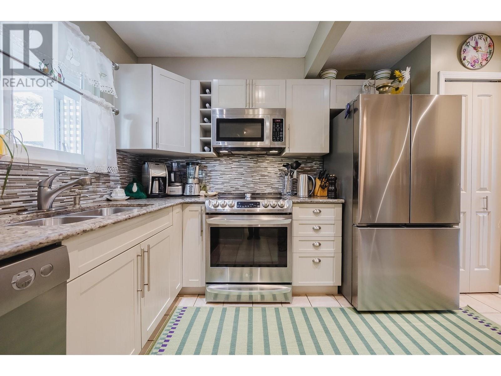 Property at 3 561 SHAW AVENUE image 1
