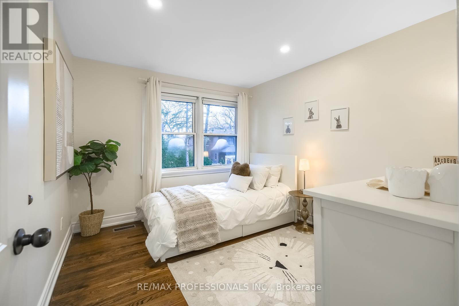 6 Ainsley Gardens, Toronto, Ontario  M9A 1M5 - Photo 32 - W12112363