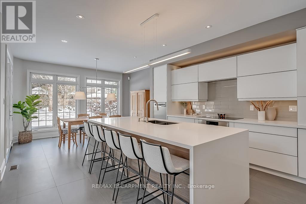 291 Glen Afton Drive, Burlington, Ontario  L7L 1G8 - Photo 14 - W12115385