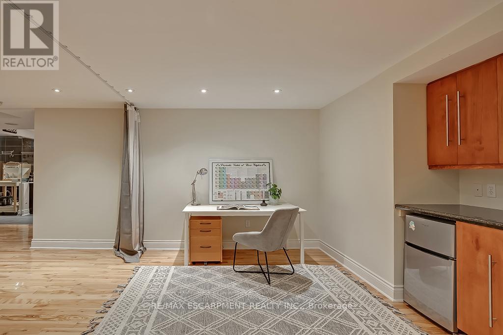 291 Glen Afton Drive, Burlington, Ontario  L7L 1G8 - Photo 44 - W12115385